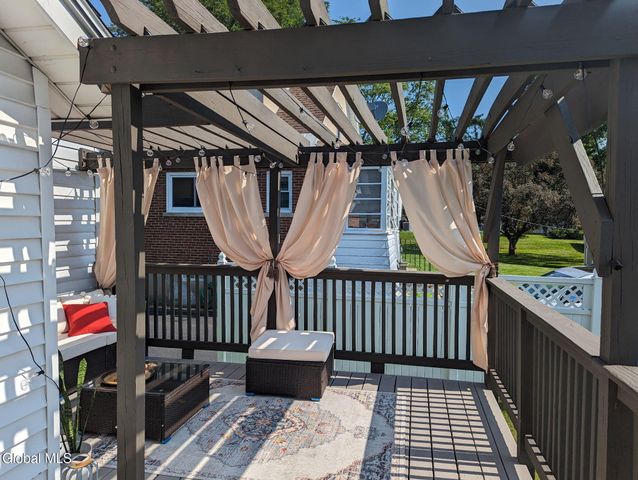 19 Pleasant Avenue, Amsterdam, NY 12010