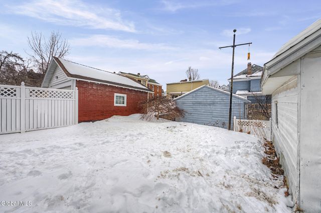 19 Pleasant Avenue, Amsterdam, NY 12010