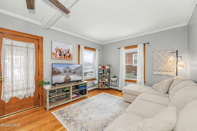 19 Pleasant Avenue, Amsterdam, NY 12010