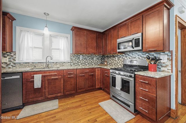 19 Pleasant Avenue, Amsterdam, NY 12010