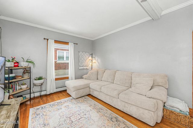 19 Pleasant Avenue, Amsterdam, NY 12010