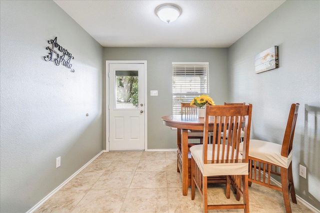17920 Honey Locust LN, Elgin, TX 78621