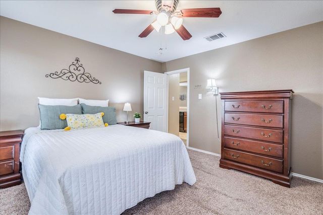 17920 Honey Locust LN, Elgin, TX 78621