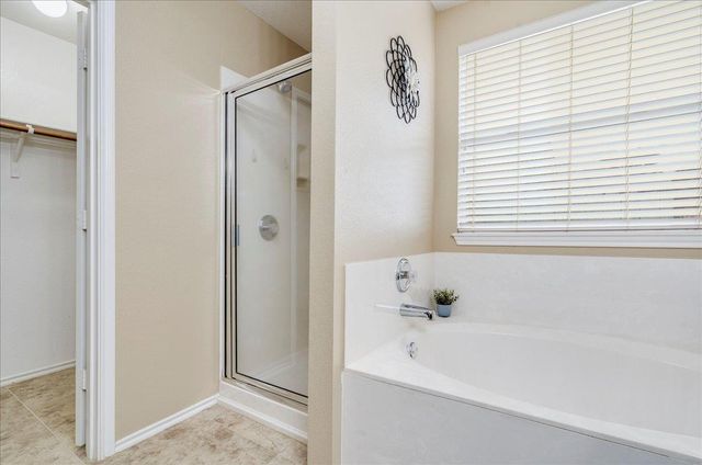 17920 Honey Locust LN, Elgin, TX 78621
