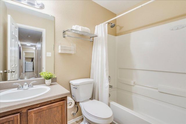 17920 Honey Locust LN, Elgin, TX 78621