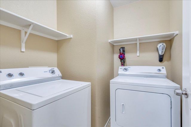 17920 Honey Locust LN, Elgin, TX 78621
