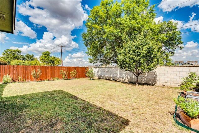 17920 Honey Locust LN, Elgin, TX 78621