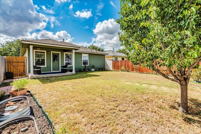 17920 Honey Locust LN, Elgin, TX 78621