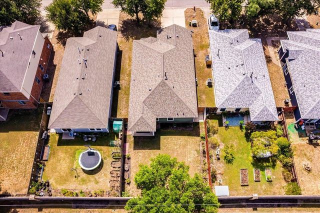 17920 Honey Locust LN, Elgin, TX 78621