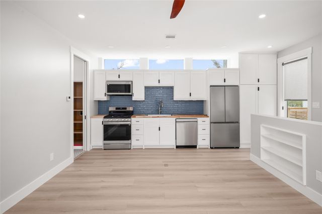 323 E 24th Street A, Houston, TX 77008