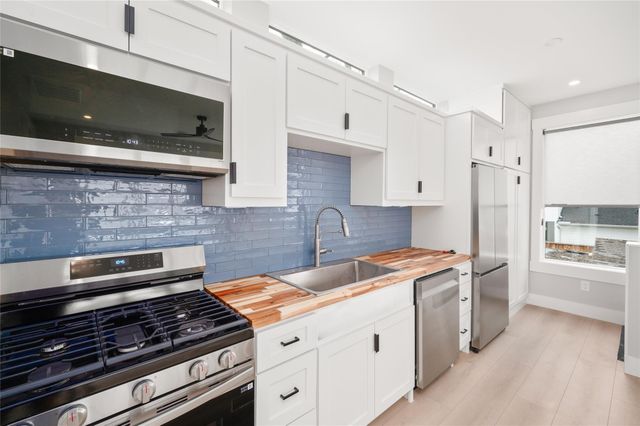 323 E 24th Street A, Houston, TX 77008