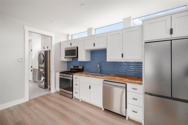 323 E 24th Street A, Houston, TX 77008