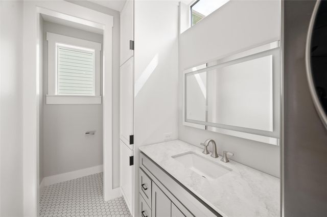 323 E 24th Street A, Houston, TX 77008