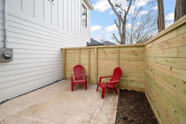 323 E 24th Street A, Houston, TX 77008