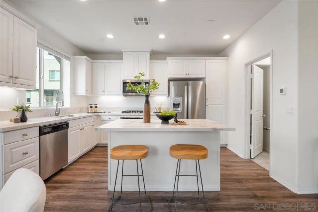 2325 Verano Way, Vista, CA 92081