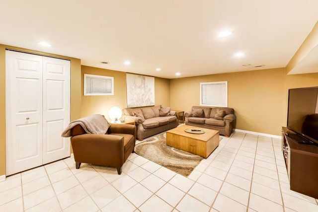 401 Collen Drive, Lombard, IL 60148