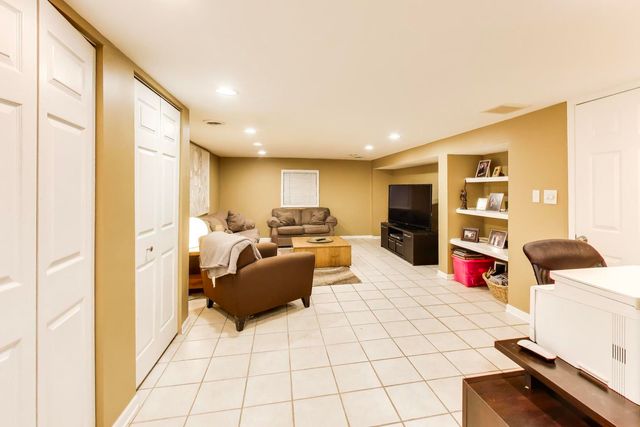 401 Collen Drive, Lombard, IL 60148
