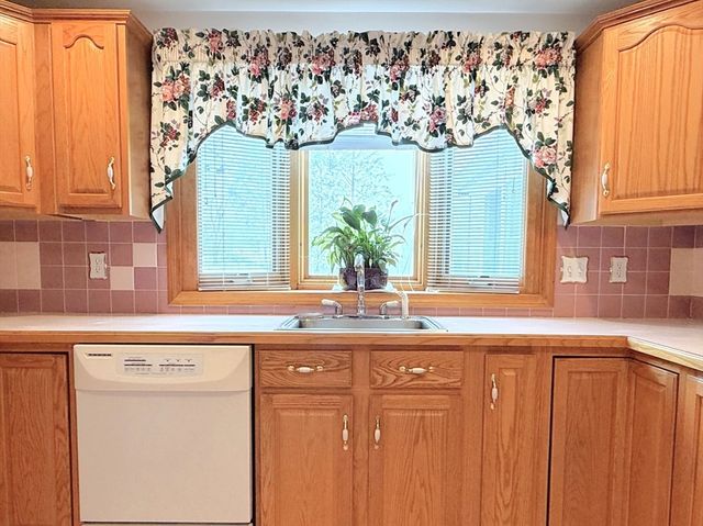 22 Oakdale Rd, Canton, MA 02021