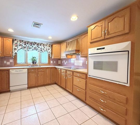 22 Oakdale Rd, Canton, MA 02021