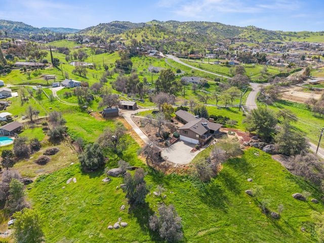 32665 Pleasant Oak Drive, Springville, CA 93265