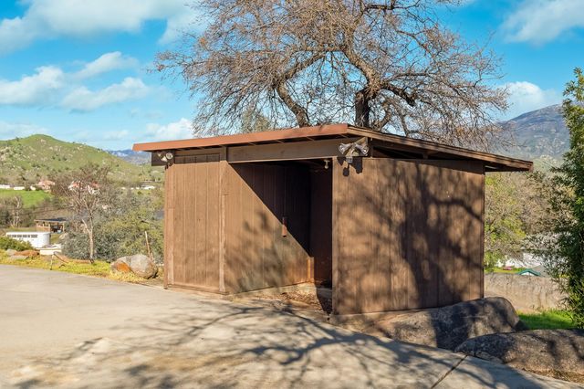 32665 Pleasant Oak Drive, Springville, CA 93265