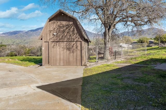 32665 Pleasant Oak Drive, Springville, CA 93265