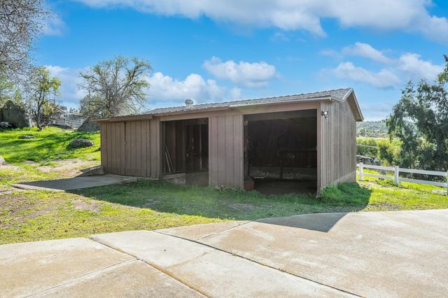 32665 Pleasant Oak Drive, Springville, CA 93265