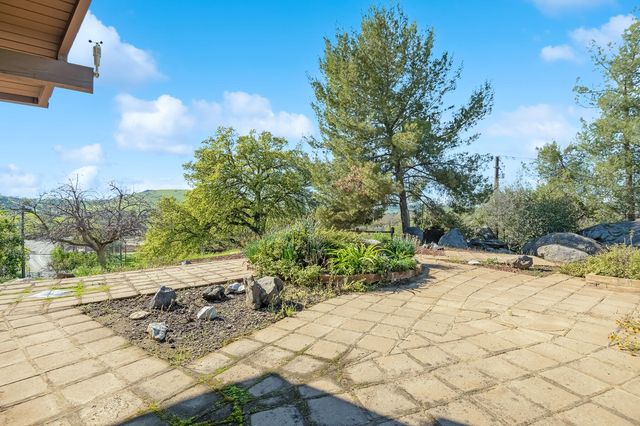 32665 Pleasant Oak Drive, Springville, CA 93265