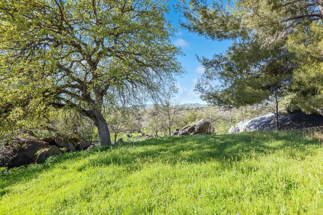 32665 Pleasant Oak Drive, Springville, CA 93265