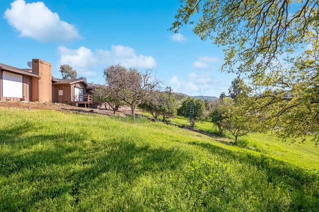 32665 Pleasant Oak Drive, Springville, CA 93265