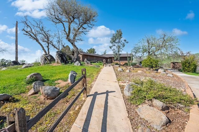 32665 Pleasant Oak Drive, Springville, CA 93265