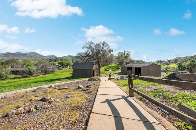 32665 Pleasant Oak Drive, Springville, CA 93265