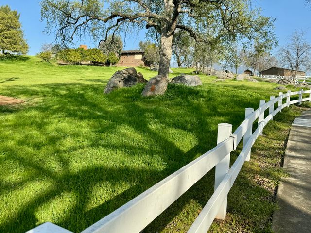 32665 Pleasant Oak Drive, Springville, CA 93265