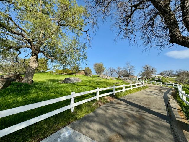 32665 Pleasant Oak Drive, Springville, CA 93265