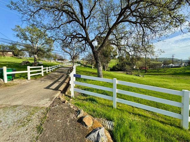 32665 Pleasant Oak Drive, Springville, CA 93265