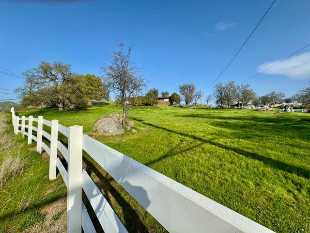 32665 Pleasant Oak Drive, Springville, CA 93265