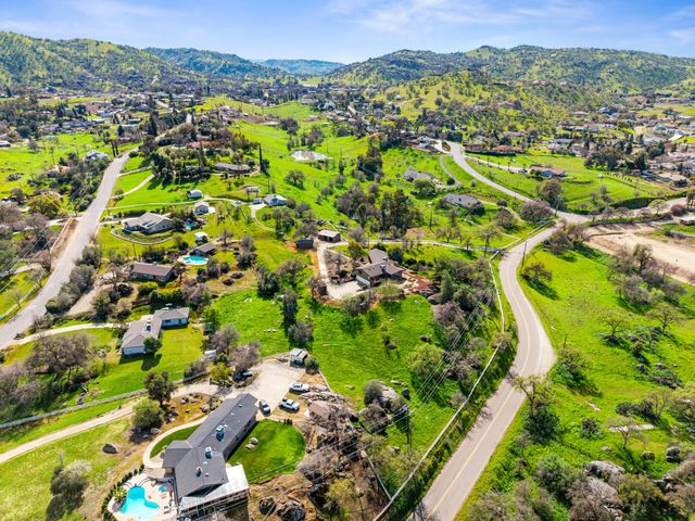32665 Pleasant Oak Drive, Springville, CA 93265