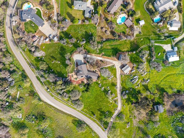 32665 Pleasant Oak Drive, Springville, CA 93265