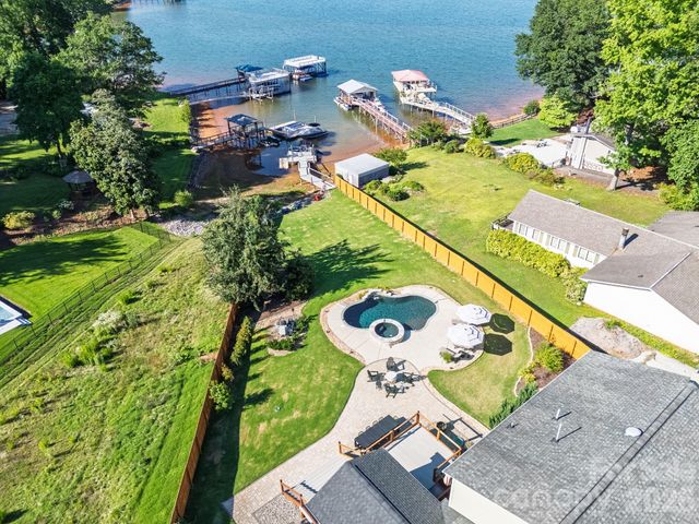 8005 Island View Court, Denver, NC 28037
