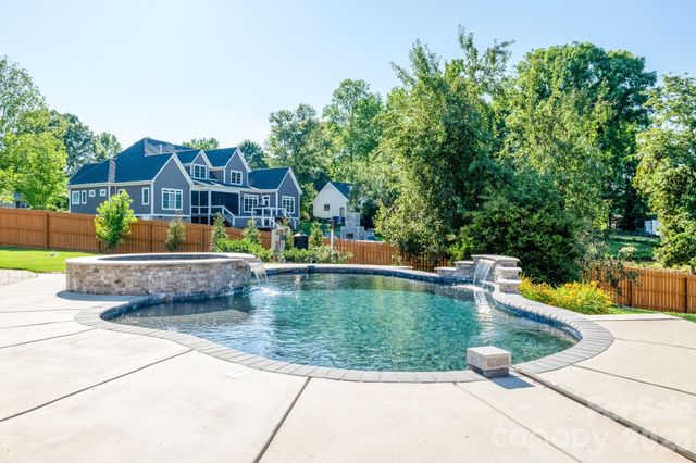 8005 Island View Court, Denver, NC 28037