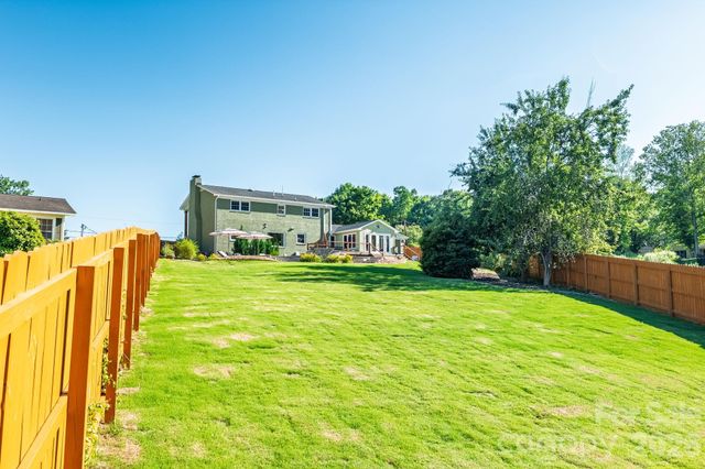 8005 Island View Court, Denver, NC 28037