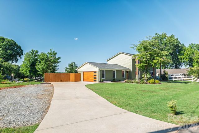 8005 Island View Court, Denver, NC 28037