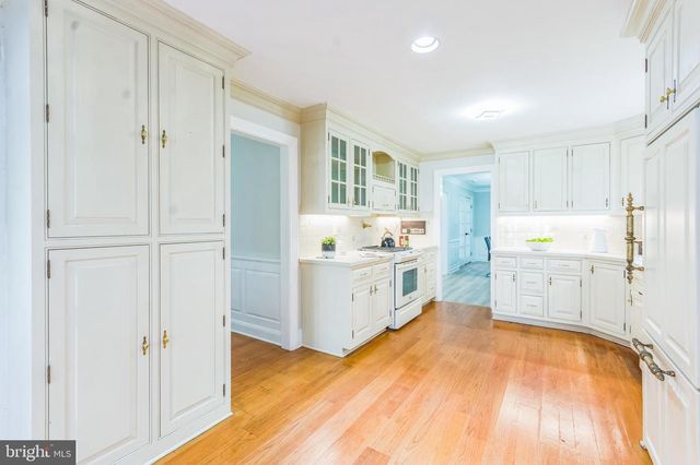 2490 SYLVAN AVE, Trenton, NJ 08610