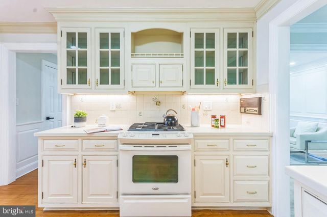 2490 SYLVAN AVE, Trenton, NJ 08610