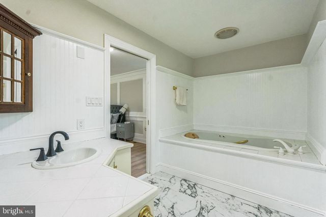 2490 SYLVAN AVE, Trenton, NJ 08610