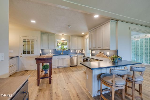 304 Michaels Ridge Boulevard, Johnson City, TN 37615