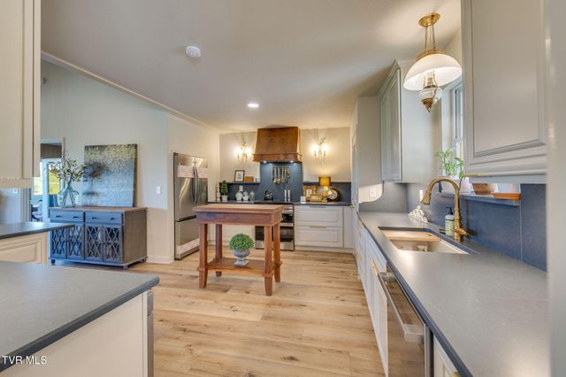 304 Michaels Ridge Boulevard, Johnson City, TN 37615