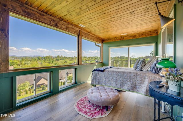 304 Michaels Ridge Boulevard, Johnson City, TN 37615