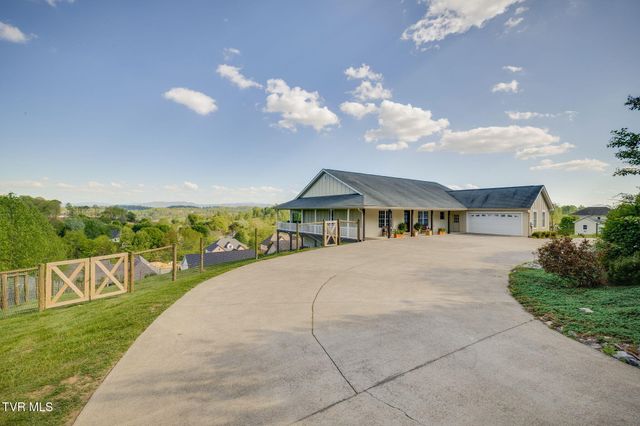 304 Michaels Ridge Boulevard, Johnson City, TN 37615