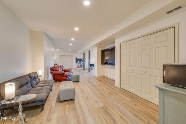 304 Michaels Ridge Boulevard, Johnson City, TN 37615